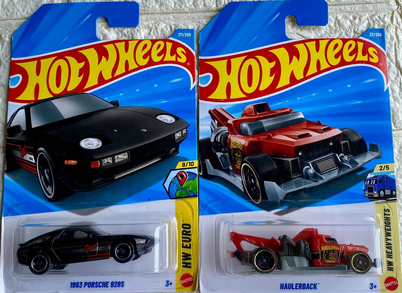 PACK OF 2 - 1983 PORSCHE 928S and HAULERBACK™