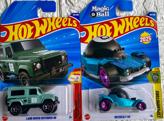 PACK OF 2 - LAND ROVER DEFENDER 90 AND DECIDEDLY GO™