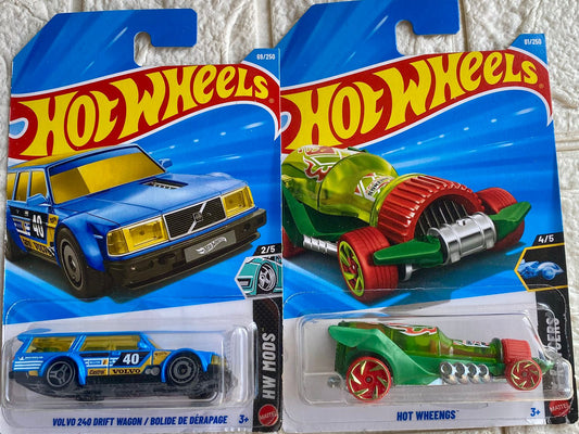 PACK OF 2 - VOLVO 240 DRIFT WAGON / BOLIDE DE DÉRAPAGE, HOT WHEENGS™(Treasure Hunt)